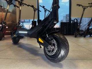 🇨🇿 Viper RS je absolutní špička pro město Nejlépe osvícená elektrokoloběžka na trhu s extrémně viditelnými směrovkami....